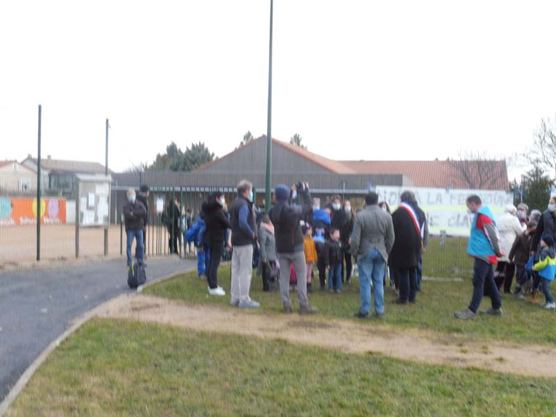 Rassemblement pour opposition fermeture de classe
