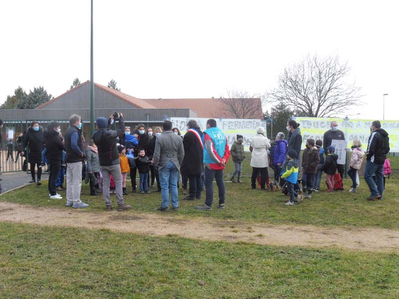Rassemblement pour opposition fermeture de classe