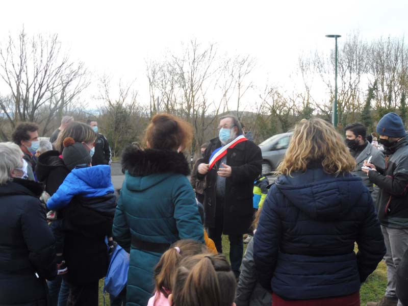 Rassemblement pour opposition fermeture de classe