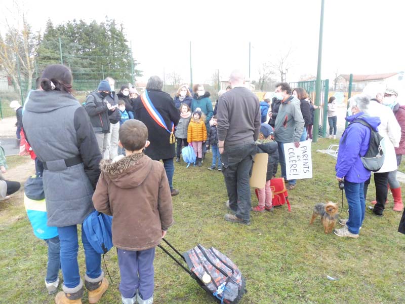 Rassemblement pour opposition fermeture de classe
