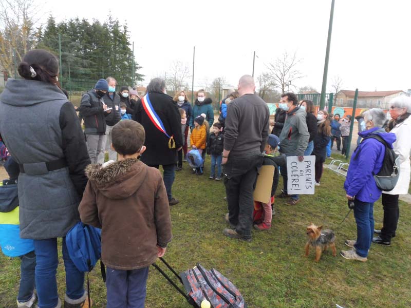 Rassemblement pour opposition fermeture de classe