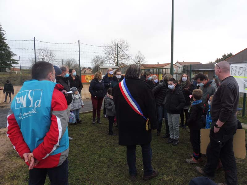 Rassemblement pour opposition fermeture de classe