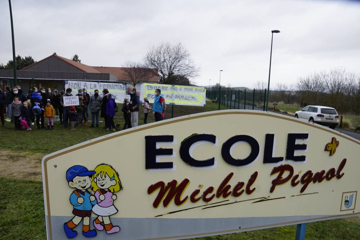 Rassemblement pour opposition fermeture de classe
