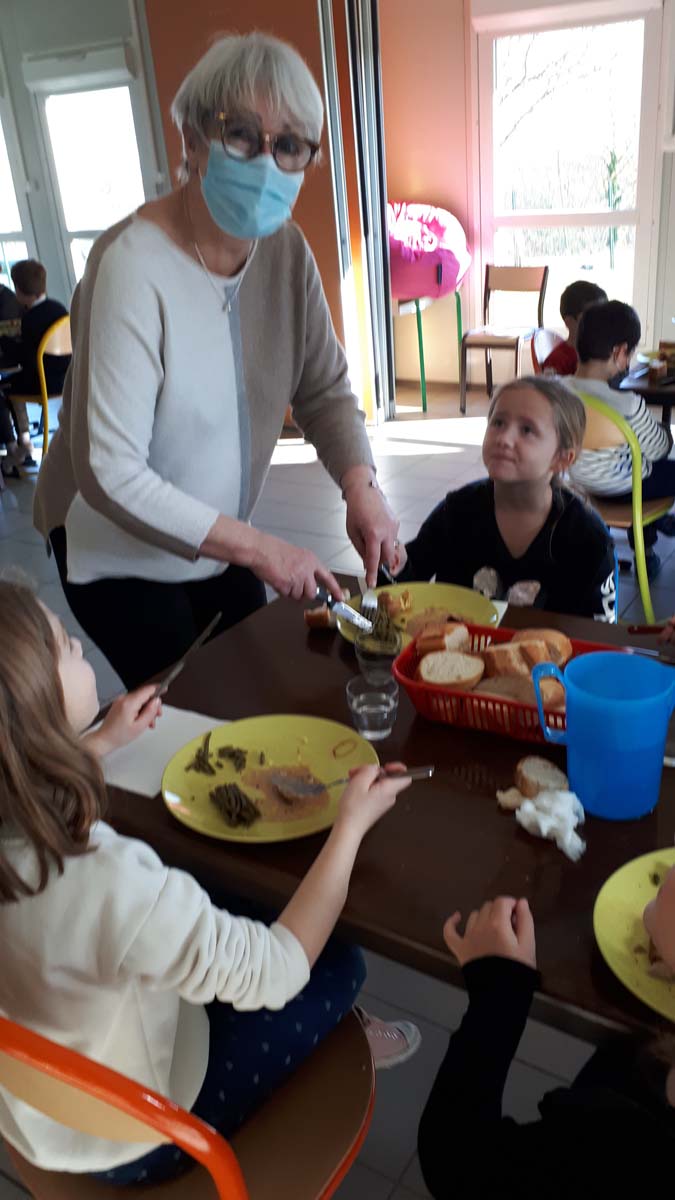Repas Noel Cantine Ecole Michel Pignol SAnssac L'Eglise