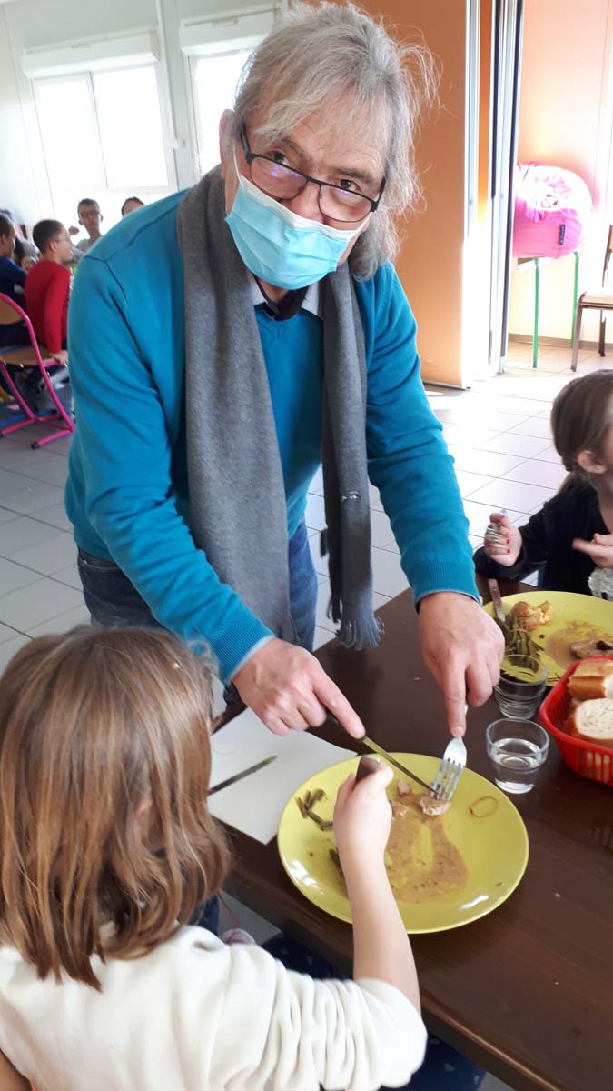 Repas Noel Cantine Ecole Michel Pignol SAnssac L'Eglise